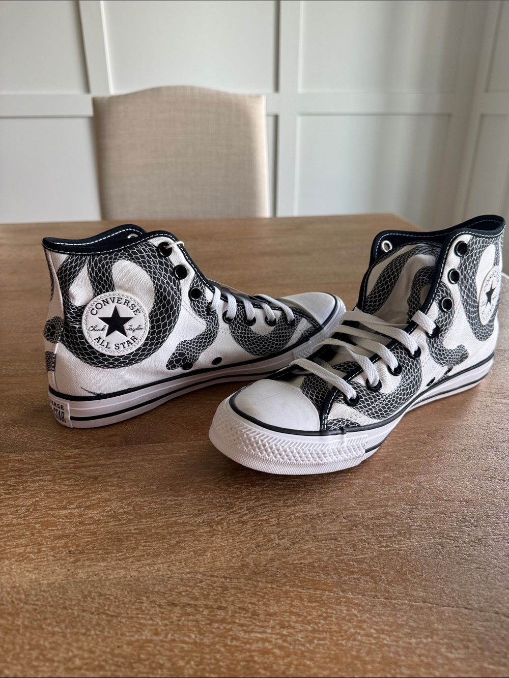 Converse custom Taylor Swift Reputation Eras snake print NWT